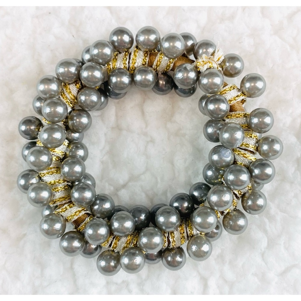 (NWOT) 3-Piece Pearl and Flower Hair Tie Set - Picture 9 of 13